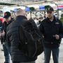 Derubano una turista qatariota a Malpensa e fuggono sull'A8 in taxi: in manette un francese e un egiziano