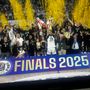 In alto stat Virtus. Lo scudetto del basket è bianconero, la dedica è per Achille