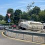 FOTO. Autocisterna si ribalta sulla superstrada Vergiate-Besozzo