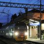 Tragedia sui binari a Parabiago, persona travolta e uccisa da un treno. Linea bloccata e pendolari nel caos Tragedia sui binari a Parabiago, persona travolta e uccisa da un treno. Linea bloccata e pendolari nel caos