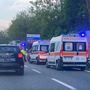 FOTO. Varese, ribaltamento all'ingresso dell'Autolaghi: soccorse quattro persone