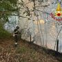 VIDEO. Incendio nei boschi sopra Arolo di Leggiuno forse causato da un fulmine VIDEO. Incendio nei boschi sopra Arolo di Leggiuno forse causato da un fulmine