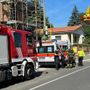 Operaio cade da un ponteggio, elisoccorso in azione a Caronno Pertusella