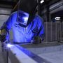 Flettono i prezzi della produzione industriale su base mensile, salgono su quella annua