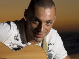 La prossima avventura estiva che attende Alex Britti dal vivo è il ‘Brittintour’ La prossima avventura estiva che attende Alex Britti dal vivo è il ‘Brittintour’
