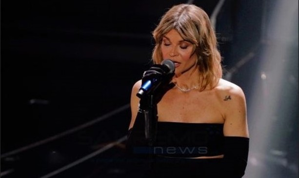 ‘Cose stupide’ è il nuovo singolo di Alessandra Amoroso che tornerà live