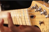 Dall’inedita collaborazione tra Carlos Santana e Grupo Frontera nasce ‘Me retiro’