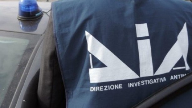 Blitz anti–‘ndrangheta in Calabria: undici arresti per associazione mafiosa, riciclaggio e truffa Blitz anti–‘ndrangheta in Calabria: undici arresti per associazione mafiosa, riciclaggio e truffa