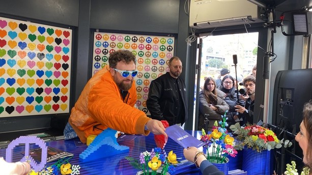 Parte il podcast di Dargen D’Amico ‘Tolomeo – Le impronte che lasciamo’