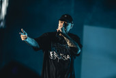 Dieci anni dopo la sua pubblicazione torna ‘Squallor’, l’album di Fabri Fibra