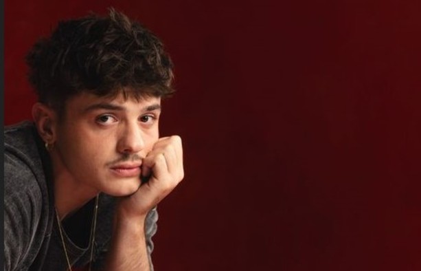 Pubblicato ‘Questa domenica’ di Olly che adesso prepara il ‘Tutto vita tour’
