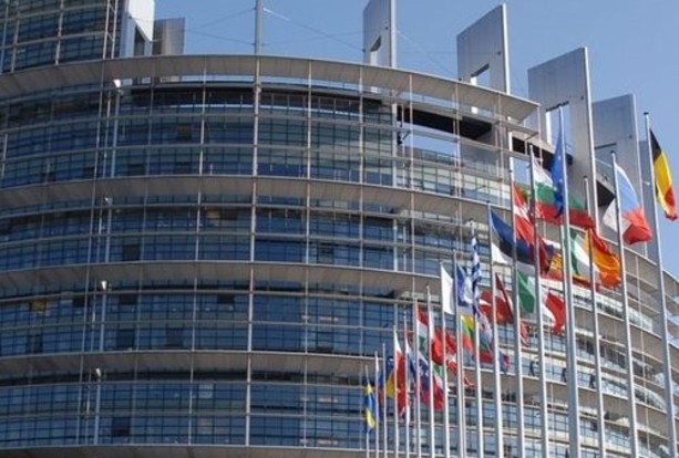 Una risoluzione europea condanna le violazioni russe dello spazio aereo