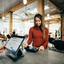 Addio contanti senza alternativa: in arrivo il POS obbligatorio