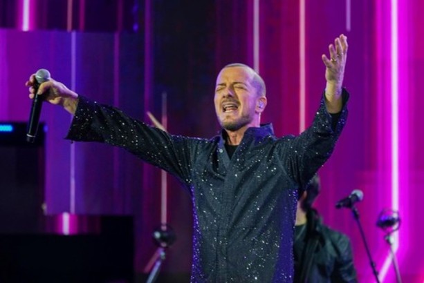 Sarà fra i protagonisti al Festival di Sanremo ma Raf guarda già al tour ‘Infinito–Estate’