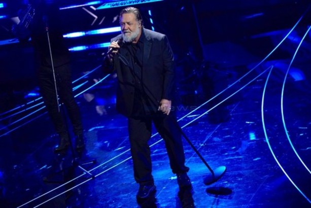 Russell Crowe al Forum theatre di Roma per due concerti con la sua band Russell Crowe al Forum theatre di Roma per due concerti con la sua band