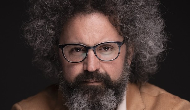 Simone Cristicchi di nuovo dal vivo col tour estivo ‘Dalle tenebre alla luce’