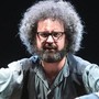 Il tour ‘Dalle tenebre alla luce’ di Simone Cristicchi andrà regolarmente in scena