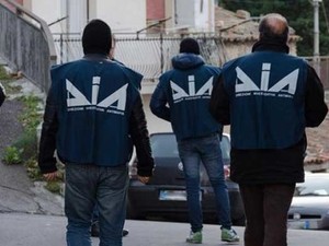 Blitz in tutta Italia dei carabinieri colpisce la cosca Alvaro e porta a 35 arresti Blitz in tutta Italia dei carabinieri colpisce la cosca Alvaro e porta a 35 arresti