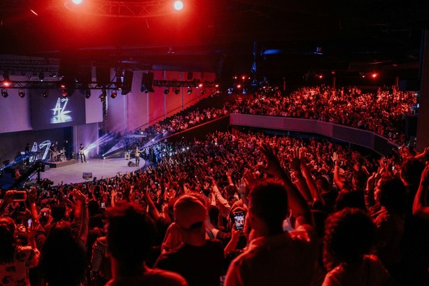 Ghali accende l’estate con “Chill” e il suo Summer Tour
