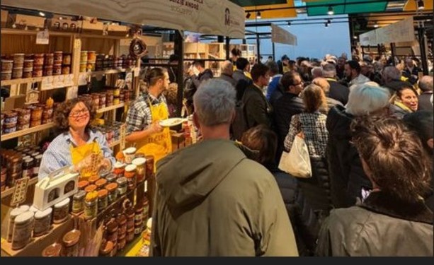 La fiducia dei consumatori cala mentre rimane stabile quella delle imprese