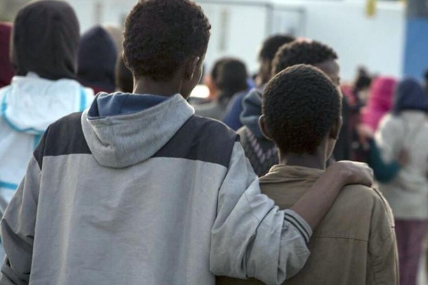 Stop della Consulta francese al divieto di social per gli under 15, Macron annuncia una nuova legge Stop della Consulta francese al divieto di social per gli under 15, Macron annuncia una nuova legge