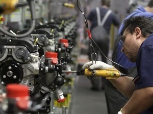 Cala dell’1,3% la produzione industriale su base mensile, stabile su quella annua