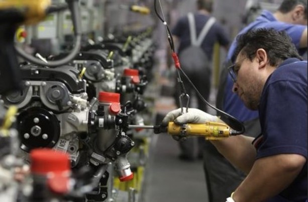Cala dell’1,3% la produzione industriale su base mensile, stabile su quella annua