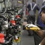 Cala dell’1,3% la produzione industriale su base mensile, stabile su quella annua