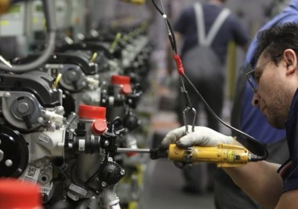 L’indice della produzione industriale in salita dell’1% in un mese