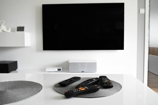 Blitz dei finanzieri contro la pirateria tv, perquisizioni e sequestri in tutta Italia