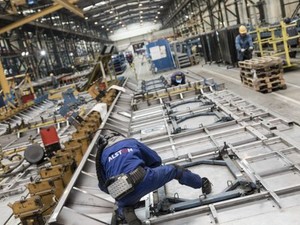 L’Istat registra una diminuzione dello 0,2% della produzione industriale L’Istat registra una diminuzione dello 0,2% della produzione industriale