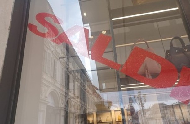 Sarà di 3,3 miliardi la spesa complessiva in Italia per i saldi estivi