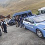 Limone Piemonte, la Polizia di frontiera insegue auto per oltre 30 chilometri: fermata in Francia con nove migranti irregolari a bordo [VIDEO]