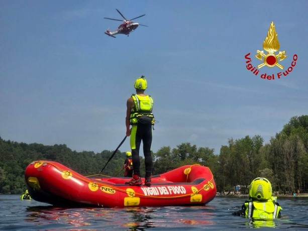 Tragedia nel fiume Sesia. due uomini muoiono tentando di salvare una ragazzina Tragedia nel fiume Sesia. due uomini muoiono tentando di salvare una ragazzina