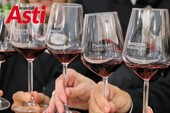 Misure di sicurezza per Sagre e Douja d'Or: scattano i divieti per vetro e alcol in centro