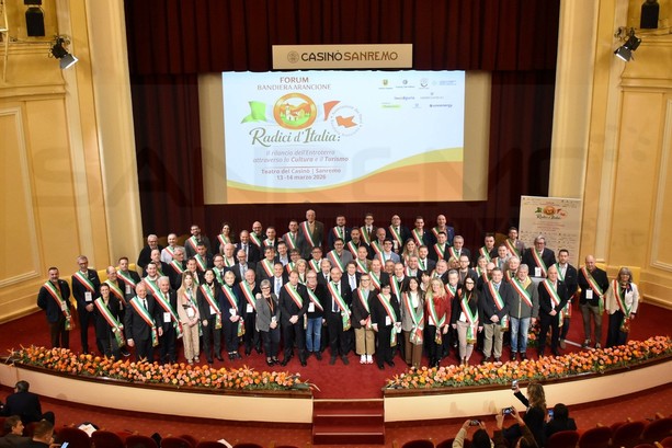 Sanremo, Bandiere Arancioni protagoniste al Casinò: Bucci rilancia l’entroterra ligure tra investimenti, turismo lento e borghi storici (Foto e video)