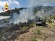 Sanremo, vegetazione in fiamme: vigili del fuoco ed elicottero di Eli-Liguria in azione (Foto e video)