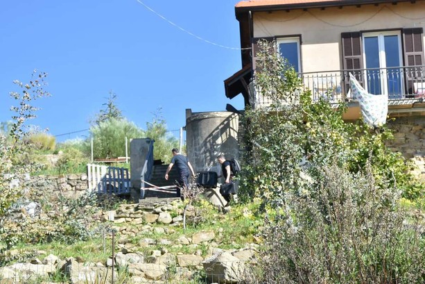 Bimba morta a Bordighera, chiusi i sopralluoghi dei Ris. Tracce di sangue nell’auto: “Piccole macchie ematiche sulla portiera”