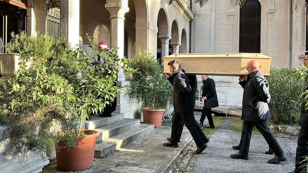 Strage di Crans-Montana, domani mattina i funerali di Emanuele Galeppini a Boccadasse