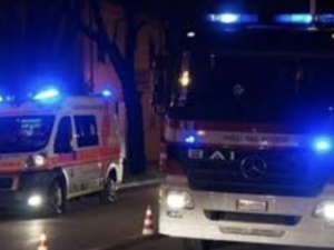 Auto si ribalta a Golasecca, ferita una donna Auto si ribalta a Golasecca, ferita una donna