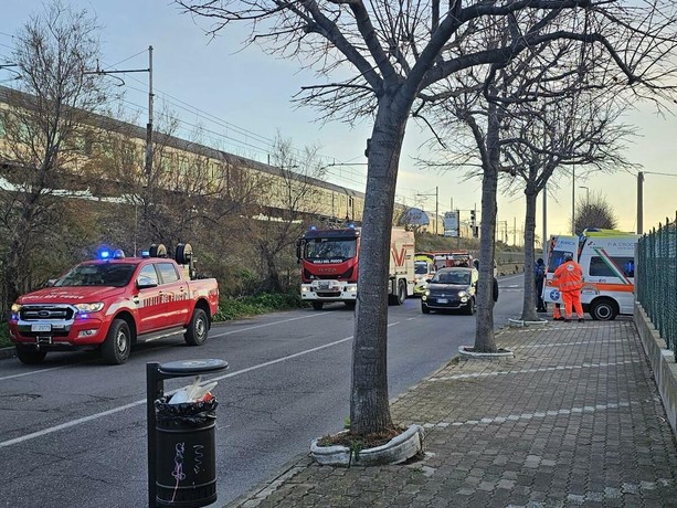 Albenga, anziano colpito da un treno in transito: soccorsi mobilitati, linea Genova–Ventimiglia sospesa
