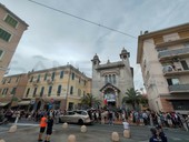 Funerali di Beatrice, Bordighera blindata: grande dispiegamento di forze dell’ordine, tanti cittadini fuori dalla chiesa (Foto e Video) Funerali di Beatrice, Bordighera blindata: grande dispiegamento di forze dell’ordine, tanti cittadini fuori dalla chiesa (Foto e Video)