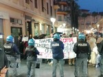 Vannacci a Ventimiglia, manifestanti scendono in piazza: "Una società libera dal fascismo è una società più giusta" (Foto e video) Vannacci a Ventimiglia, manifestanti scendono in piazza: "Una società libera dal fascismo è una società più giusta" (Foto e video)