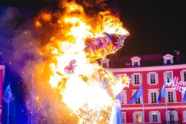 Nizza: il Roi des Animaux è bruciato, arrivederci al 2023 col Carnaval de Nice, Roi des Trésors du Monde (Video e Foto) Nizza: il Roi des Animaux è bruciato, arrivederci al 2023 col Carnaval de Nice, Roi des Trésors du Monde (Video e Foto)