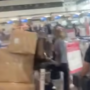 Martellate al check in e cestino in fiamme: esagitato scatena il panico a Malpensa