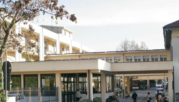 Donna di 32 anni si sente male dopo il parto e muore, choc nel Varesotto: «Vicini alla famiglia, un immenso dolore» Donna di 32 anni si sente male dopo il parto e muore, choc nel Varesotto: «Vicini alla famiglia, un immenso dolore»