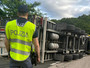 Tir si ribalta in A7 tra Busalla e Bolzaneto, morto l’autista: tratto chiuso e traffico bloccato