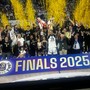 In alto stat Virtus. Lo scudetto del basket è bianconero, la dedica è per Achille