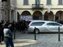 Iniziato a Induno il funerale di Enzo Ambrosino: presente anche il padre. «Sorridici da lassù»