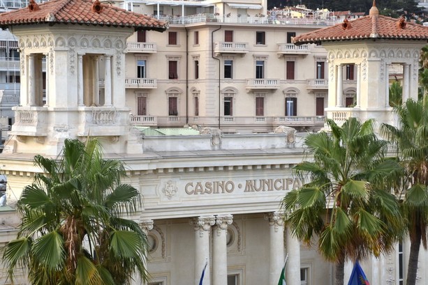 Guardia di Finanza al Casinò di Sanremo per una verifica sulle procedure: accesso del Nucleo Speciale di Polizia Valutaria Guardia di Finanza al Casinò di Sanremo per una verifica sulle procedure: accesso del Nucleo Speciale di Polizia Valutaria